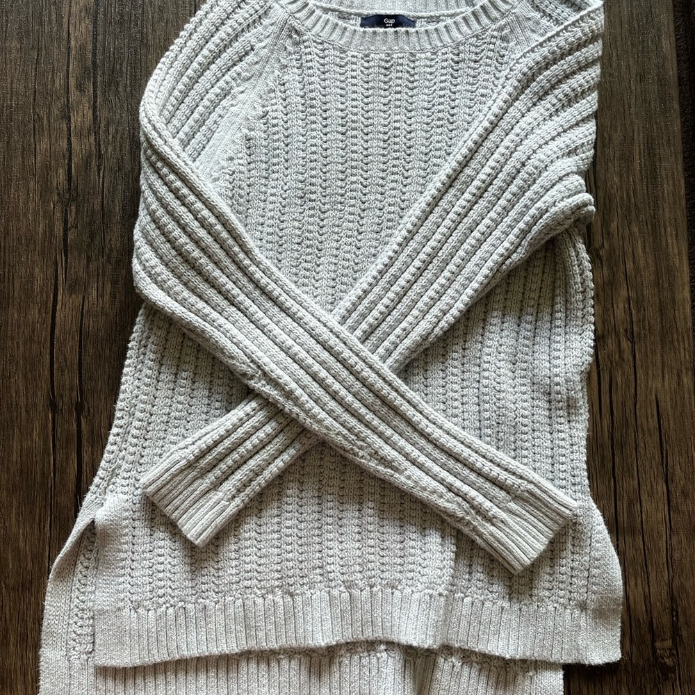 gap sweater